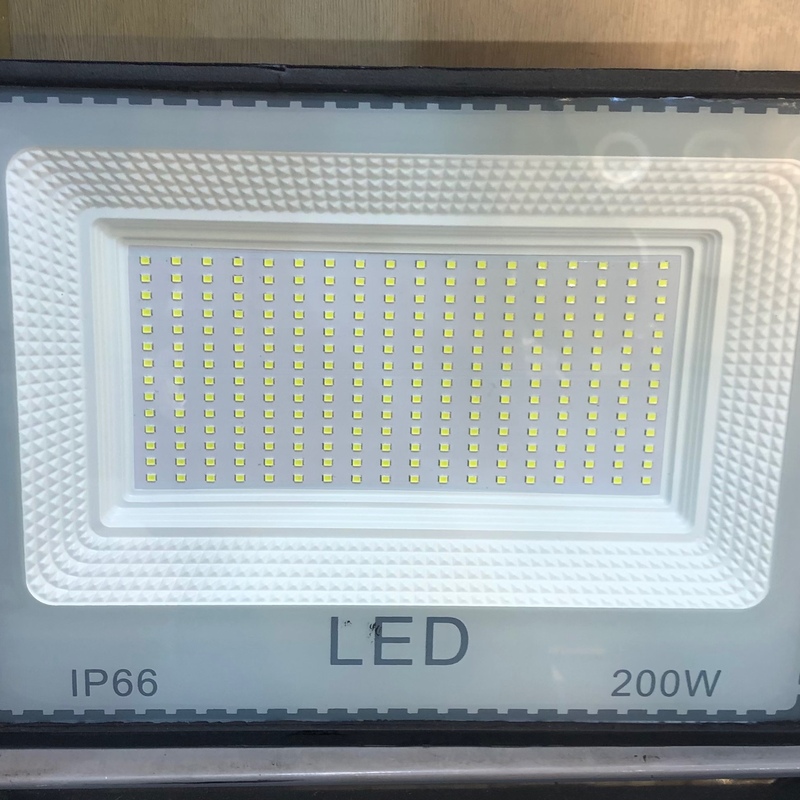 پرژکتور smd روکار 200وات بازدهی نوربالا افتابی